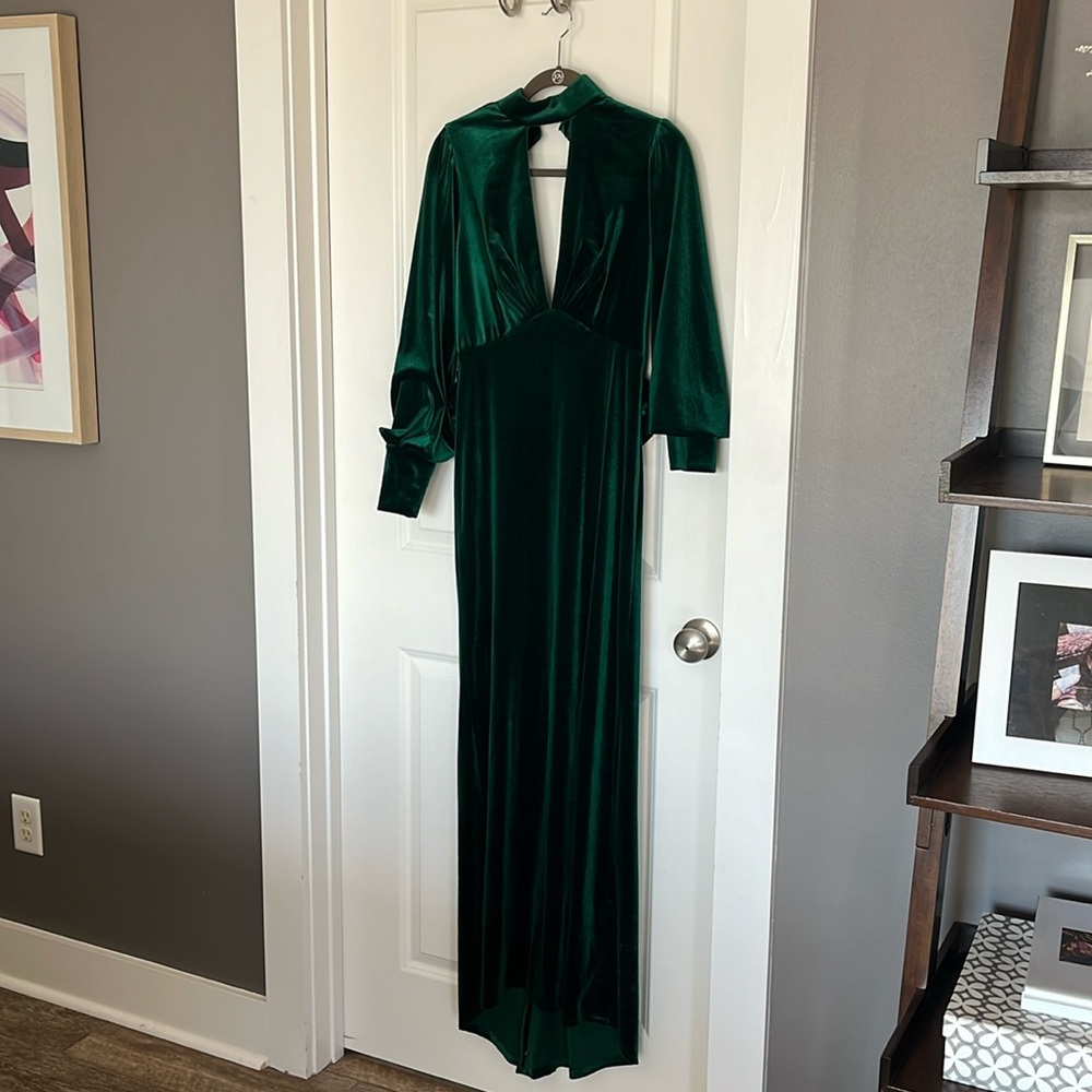 Tadashi Shoji green velvet evening gown, stunning, worn once